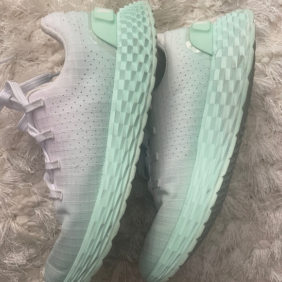 Nobull Women's Allday Ripstop mint white sneaker size 7 - Picture 2 of 6